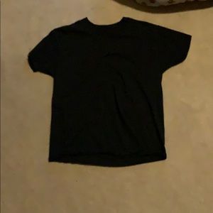 L men’s plain black T